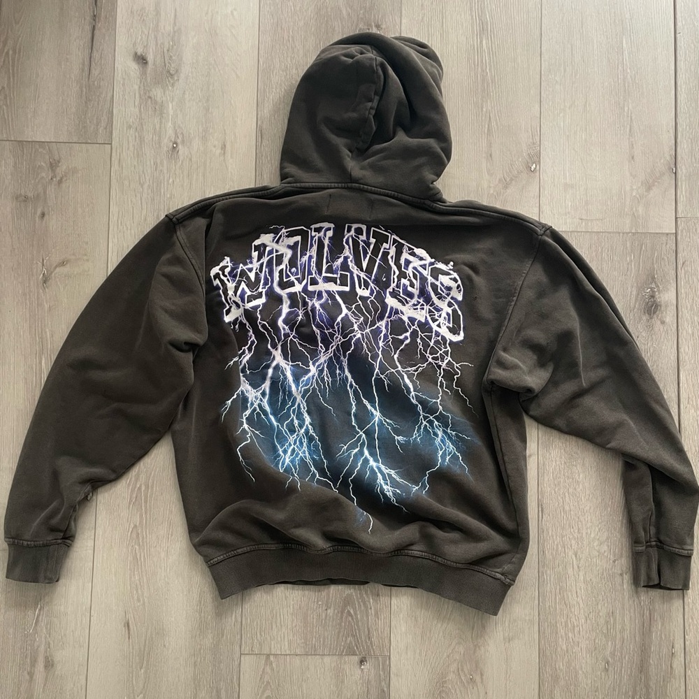 Dark Gray Darc Sport Hoodie with Wolves and Lightning Design - Size Large